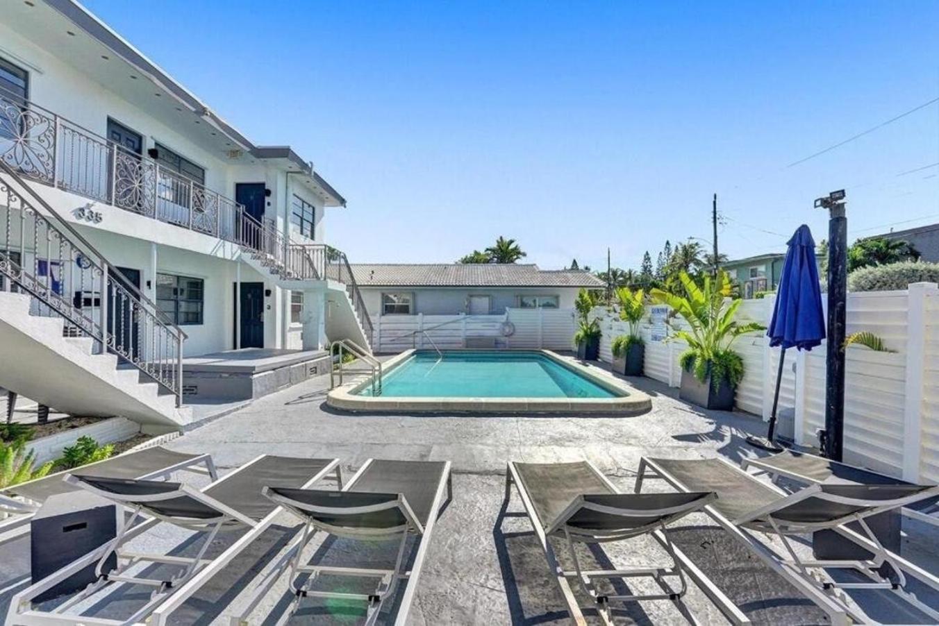 Waves On Desoto Studio With Pool # 3 Apartment Hollywood Exterior photo