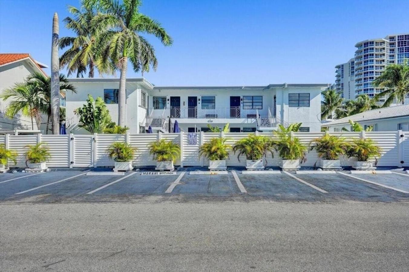 Waves On Desoto Studio With Pool # 3 Apartment Hollywood Exterior photo